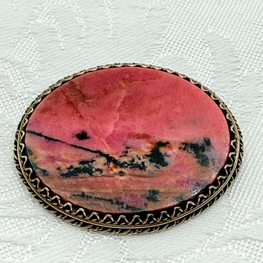 Vintage Pink Stone Rhodonite Oval Brooch w/ Gold Tone Border